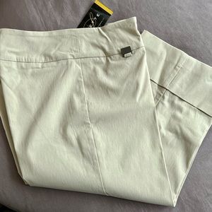 Lisette Fit-To-Flatter Capri